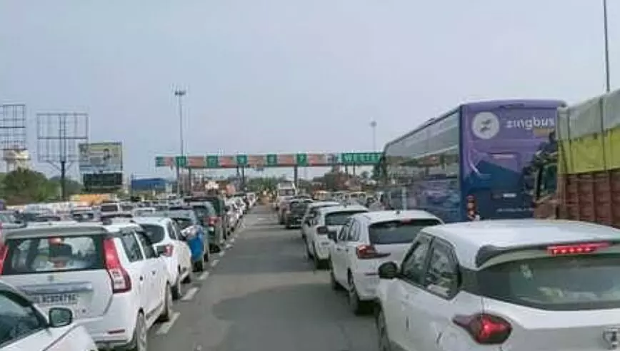 झेलने को तैयार रहे टोल टैक्स बढ़ोतरी की मार- सिवाया टोल प्लाजा पर.. झेलने को तैयार रहे टोल टैक्स बढ़ोतरी की मार- सिवाया टोल प्लाजा पर..