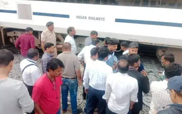 एक्सेल में घर्षण, धुआं एवं आग और तुरंत रोक दी वंदे भारत- ट्रेन में....