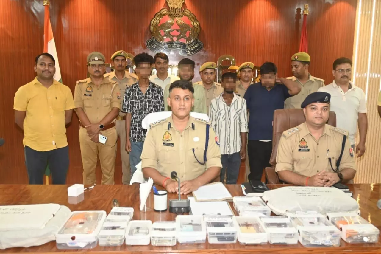 अन्तर्जनपदीय चोरों के गैंग का पर्दाफाश- 4 अरेस्ट, 10 लाख का माल बरामद अन्तर्जनपदीय चोरों के गैंग का पर्दाफाश- 4 अरेस्ट, 10 लाख का माल बरामद