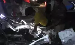 हाईवे पर RTO दफ्तर के सामने हादसा- खड़े कैंटर में घुसी कार-RTO की..... हाईवे पर RTO दफ्तर के सामने हादसा- खड़े कैंटर में घुसी कार-RTO की.....