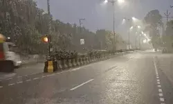 स्मार्ट सिटी के कलेक्ट्रेट एवं नगर निगम में घुसा पानी- लोगों को बंद... स्मार्ट सिटी के कलेक्ट्रेट एवं नगर निगम में घुसा पानी- लोगों को बंद...