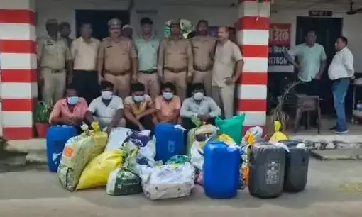 दारू के ठेके पर छापा-बिकती मिली नकली शराब- सवा लाख की दारू एवं..