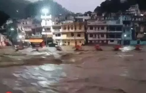 फटा बादल- मची तबाही- निर्माणाधीन होटल को नुकसान- बहे मजदूर फटा बादल- मची तबाही- निर्माणाधीन होटल को नुकसान- बहे मजदूर