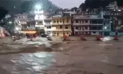 फटा बादल- मची तबाही- निर्माणाधीन होटल को नुकसान- बहे मजदूर फटा बादल- मची तबाही- निर्माणाधीन होटल को नुकसान- बहे मजदूर