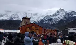 भारी बारिश का सितम हाईवे समेत कई रास्ते- हजारों श्रद्धालु फंसे भारी बारिश का सितम हाईवे समेत कई रास्ते- हजारों श्रद्धालु फंसे