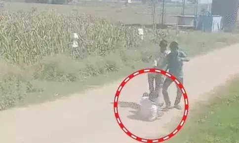 सैलून में बाल कटवा रहे भाजपा नेता की बाहर खींचकर ठुकाई-दौड़ा दौड़ा कर