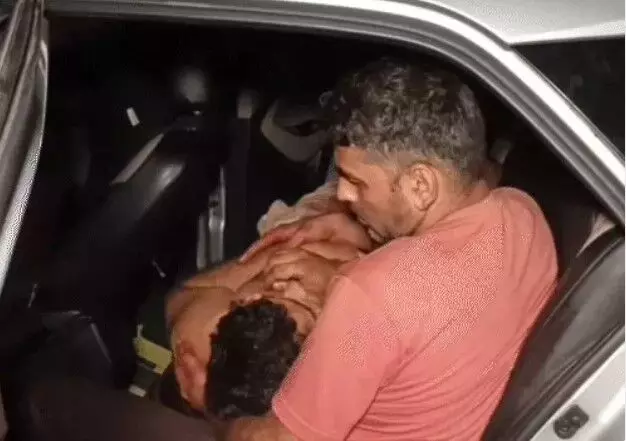 सोशल मीडिया की तकरार-टीचर ने बुलेट की हेड कांस्टेबल के पेट के आर पार