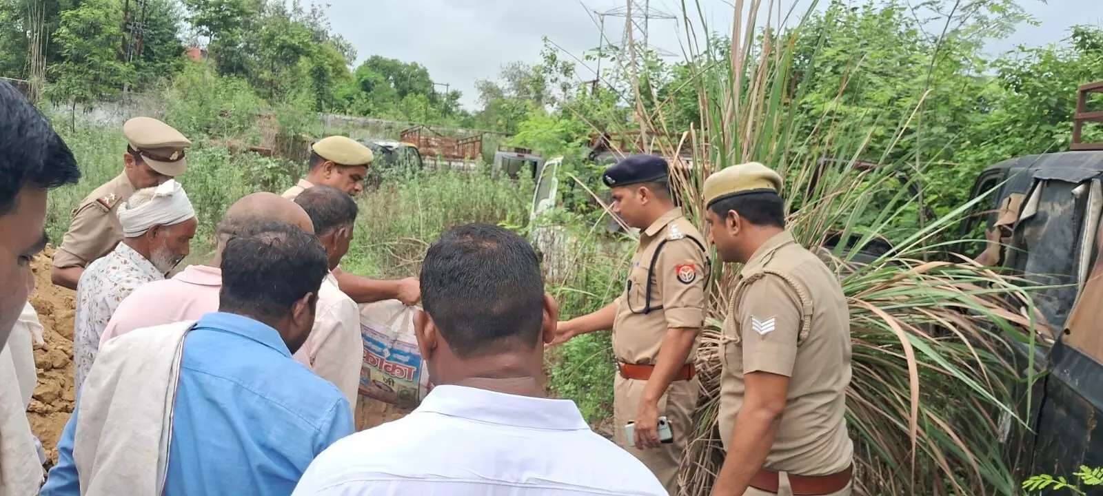 14 मुकदमों से संबंधित शराब को थाने पर किया गया नष्ट
