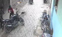 ई रिक्शा टच होने पर स्कूटी सवार को पीटा- किया पथराव- अब तलाश..... ई रिक्शा टच होने पर स्कूटी सवार को पीटा- किया पथराव- अब तलाश.....