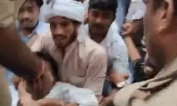स्कूलों के मर्जर के विरोध में प्रदर्शन-कांग्रेसियों की पुलिस से झड़प