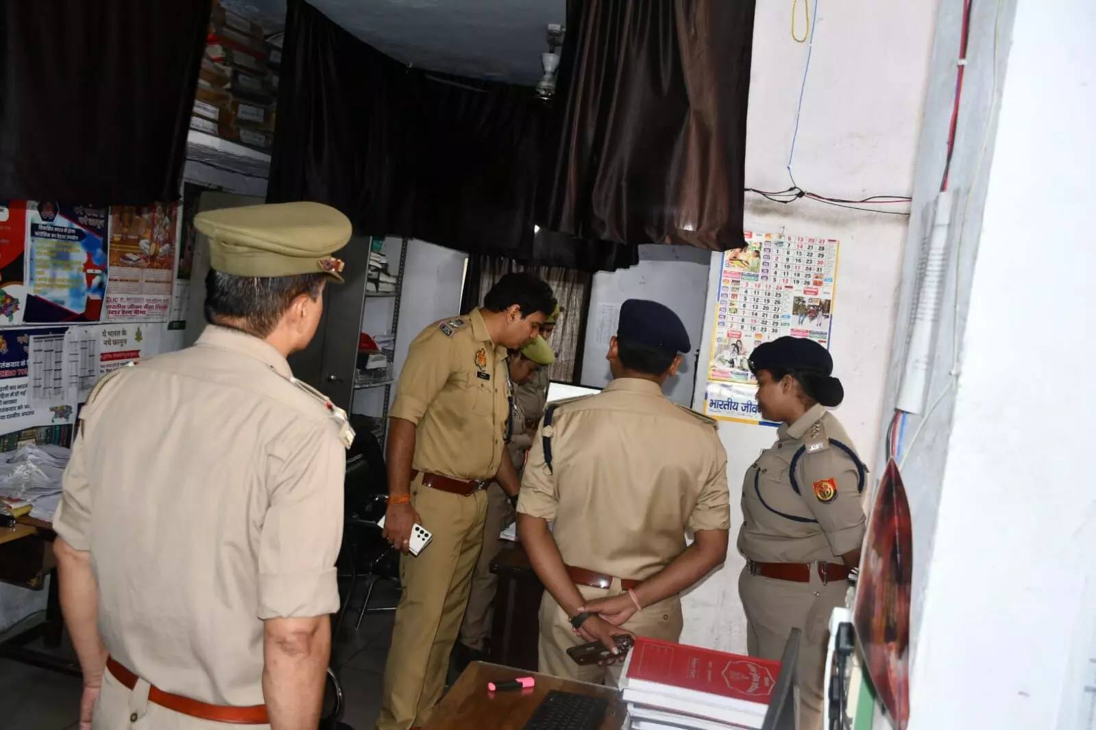 एसएसपी ने सीओ दफ्तरों का औचक निरीक्षण कर देखी व्यवस्था और..... एसएसपी ने सीओ दफ्तरों का औचक निरीक्षण कर देखी व्यवस्था और.....
