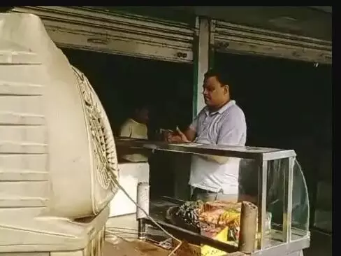 मिष्ठान भंडार में लगी आग- रेफ्रिजरेटर समेत जला लाखों का माल- वर्कर.... मिष्ठान भंडार में लगी आग- रेफ्रिजरेटर समेत जला लाखों का माल- वर्कर....