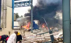 अपडेट- फैक्ट्री में धमाके के साथ लगी आग में मौत का बढ़ा आंकड़ा अब तक.. अपडेट- फैक्ट्री में धमाके के साथ लगी आग में मौत का बढ़ा आंकड़ा अब तक..