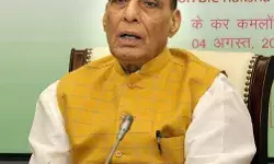 राजनाथ ने अमेरिकी रक्षा मंत्री के साथ रक्षा सहयोग बढ़ाने पर बात की राजनाथ ने अमेरिकी रक्षा मंत्री के साथ रक्षा सहयोग बढ़ाने पर बात की