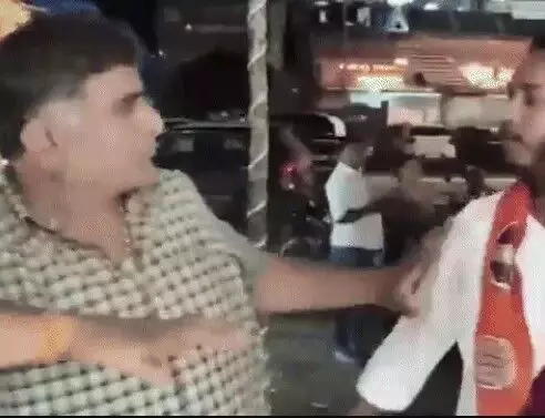 मनसे की खाली दुकान को भाषा विवाद से भरने की कोशिश-जडे थप्पड़ मनसे की खाली दुकान को भाषा विवाद से भरने की कोशिश-जडे थप्पड़