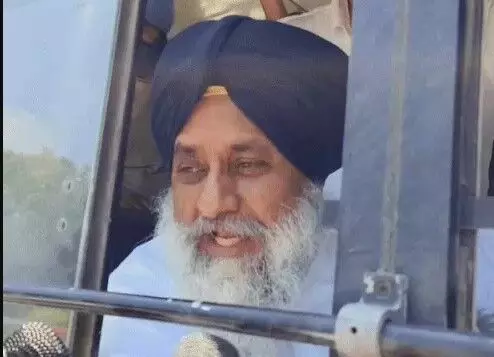 पूर्व मंत्री की हिमायत में पहुंचे पूर्व CM हिरासत में लिए-पुलिस से बहस