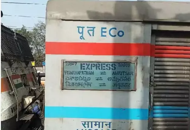 TTE को टिकट मांगना पड़ा भारी- GRP जवानों ने कुटाई कर ट्रेन से उतारा... TTE को टिकट मांगना पड़ा भारी- GRP जवानों ने कुटाई कर ट्रेन से उतारा...