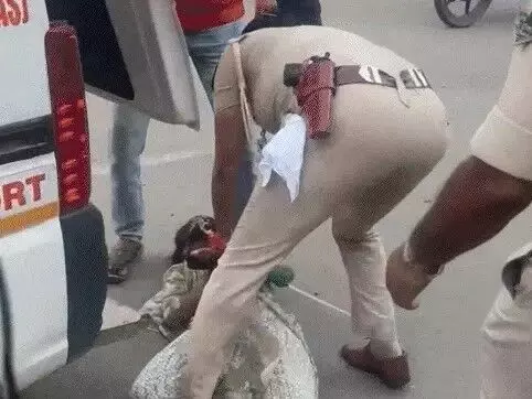 सीएम हाउस घेरने जा रहे छात्रों पर लाठी चार्ज- खूब बरसाए लात घूसे....