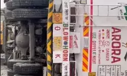 बाजार में पलटा पेट्रोल टैंकर- पुलिस ने इलाका कराया खाली-ट्रैफिक..... बाजार में पलटा पेट्रोल टैंकर- पुलिस ने इलाका कराया खाली-ट्रैफिक.....