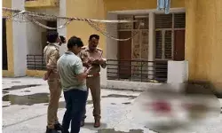 हॉस्टल के कमरे में दोस्त के साथ सोया एमबीबीएस छात्र बालकनी में... हॉस्टल के कमरे में दोस्त के साथ सोया एमबीबीएस छात्र बालकनी में...