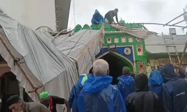 भरभराकर नीचे गिरी अजमेर दरगाह के बरामदे की छत