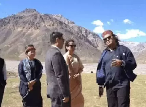 15000 फीट की ऊंचाई पर केंद्रीय मंत्री ने छेडी सुरताल- गाया गाना