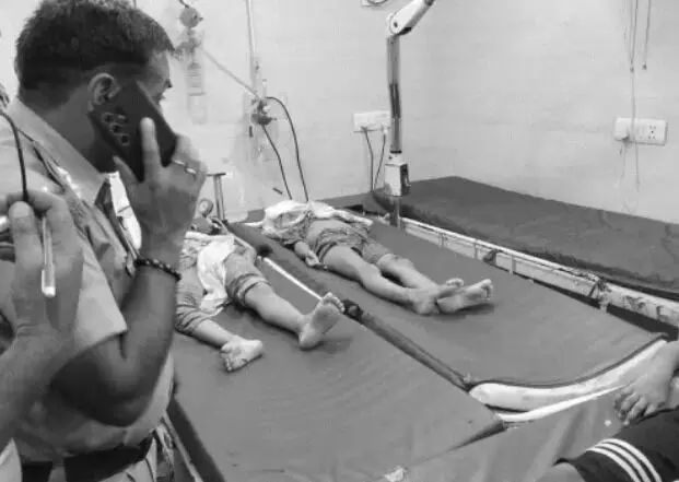 टूटा रफ्तार का कहर- पिता व दो बेटियों के साथ पांच को कैंटर ने कुचला टूटा रफ्तार का कहर- पिता व दो बेटियों के साथ पांच को कैंटर ने कुचला