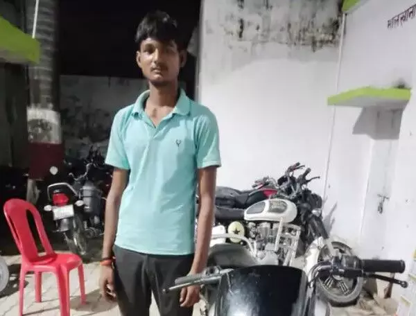 स्टंट का इनाम- युवक की बाइक सीज- अब भरना पड़ेगा इतना जुर्माना स्टंट का इनाम- युवक की बाइक सीज- अब भरना पड़ेगा इतना जुर्माना