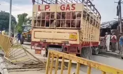 दिल्ली देहरादून हाईवे पर दीवार तोड़कर ढाबे में घुसा गैस सिलेंडर भरा... दिल्ली देहरादून हाईवे पर दीवार तोड़कर ढाबे में घुसा गैस सिलेंडर भरा...