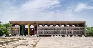 हाईकोर्ट के आदेश पर प्राचीन मंदिर की 50 साल पुरानी दुकान हुई खाली हाईकोर्ट के आदेश पर प्राचीन मंदिर की 50 साल पुरानी दुकान हुई खाली