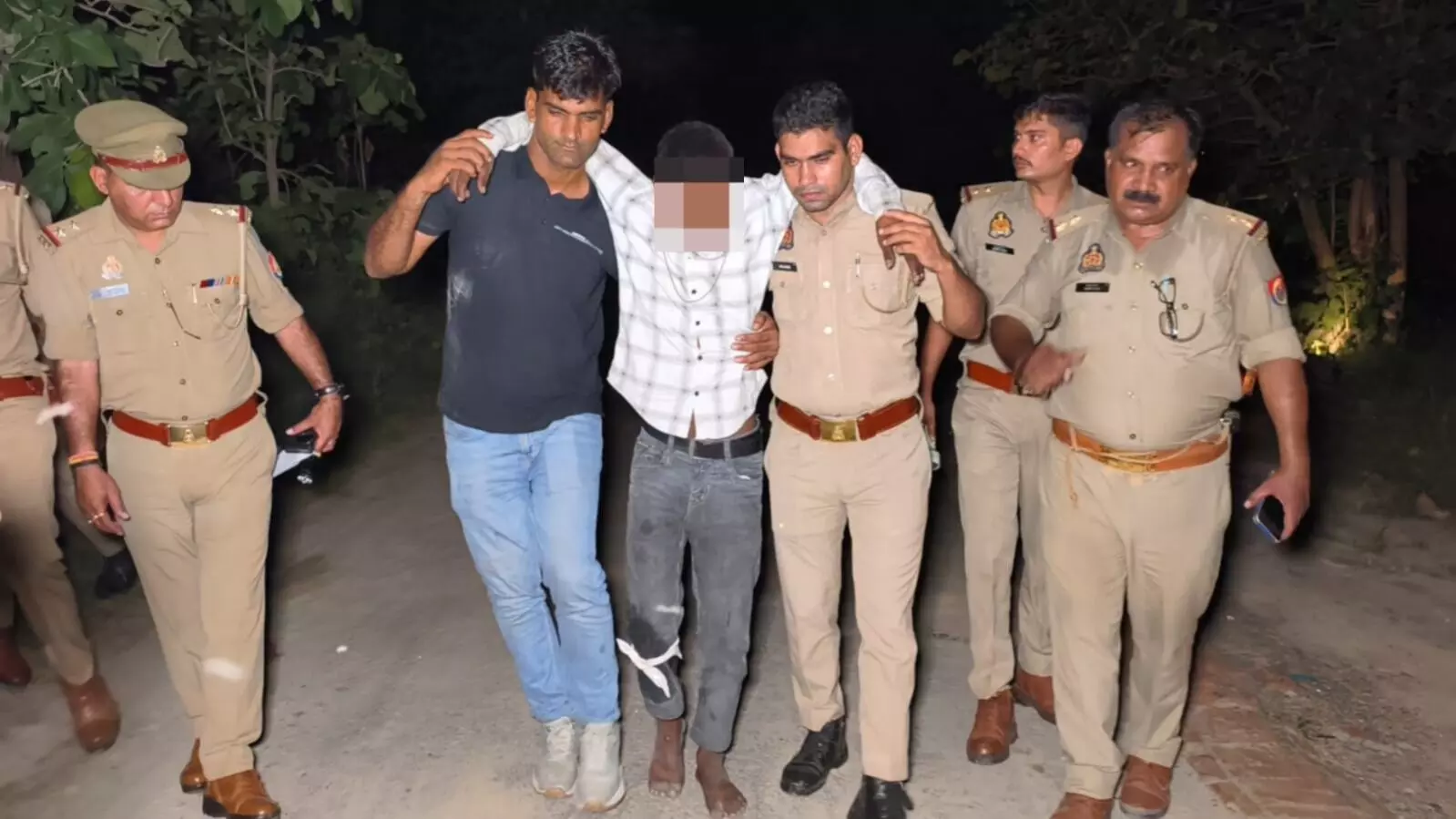 फायरिंग कर दहशत फैलानें वाले ने अब किया पुलिस का मुकाबला-मुठभेड में. फायरिंग कर दहशत फैलानें वाले ने अब किया पुलिस का मुकाबला-मुठभेड में.