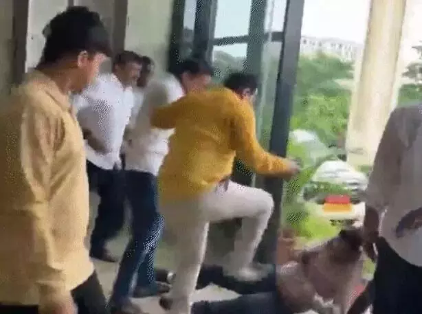 दफ्तर में अफसर की कुटाई-BJP नेता जगन्नाथ प्रधान गिरफ्तार