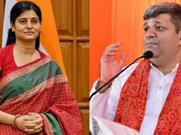 बागियों के तेवर से बैकफुट पर अनुप्रिया- केंद्रीय मंत्री ने कतरे पति... बागियों के तेवर से बैकफुट पर अनुप्रिया- केंद्रीय मंत्री ने कतरे पति...