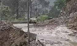 अलकनंदा में उफान-पानी में डूबे मकान-लैंडस्लाइड से बदरीनाथ हाईवे बंद