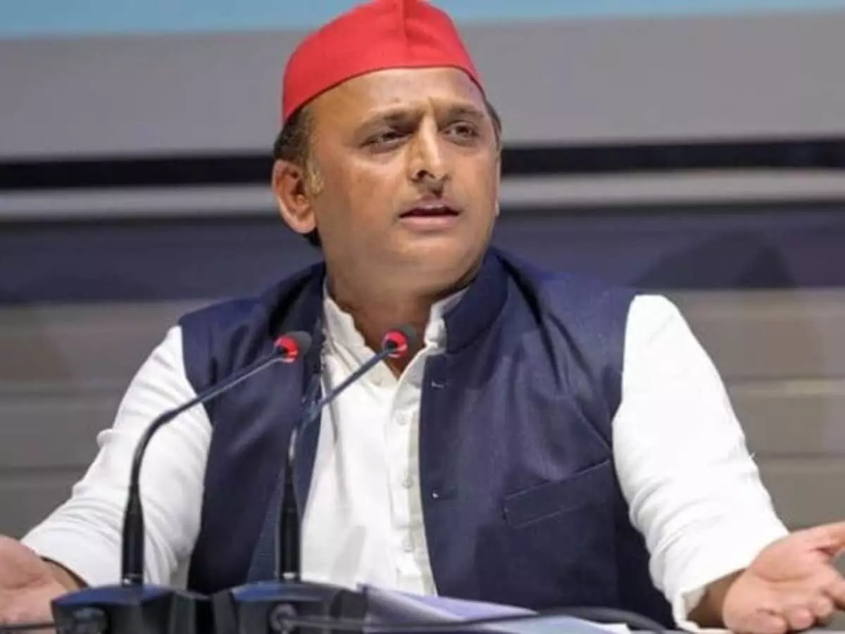 अखिलेश यादव पर अभद्र टिप्पणी करने के मामले में छह सिपाही निलंबित अखिलेश यादव पर अभद्र टिप्पणी करने के मामले में छह सिपाही निलंबित