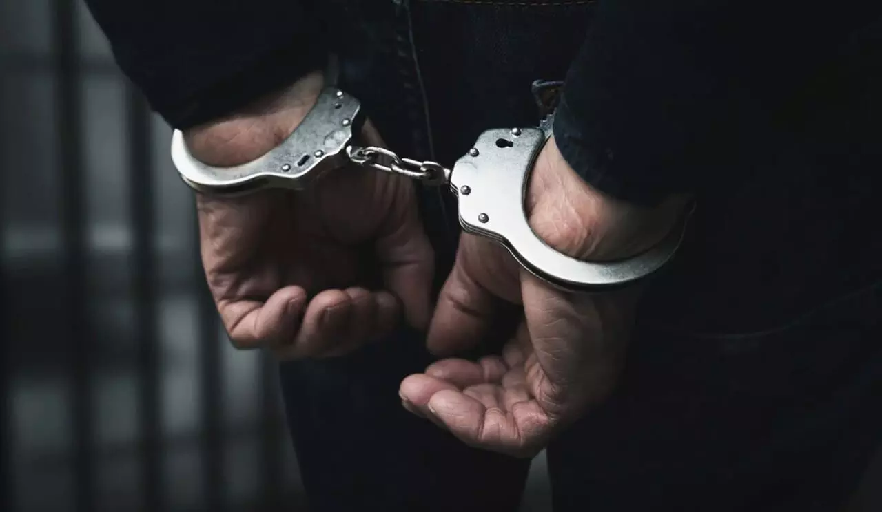 कोतवाली पुलिस ने धर दबोचा वांछित, कार्रवाई कर भेजा कारागार कोतवाली पुलिस ने धर दबोचा वांछित, कार्रवाई कर भेजा कारागार