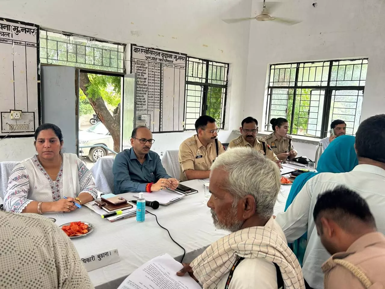 ADM और SP देहात ने ध्यानपूर्वक सुनी समस्याएं- संबंधित को दिए निर्देश ADM और SP देहात ने ध्यानपूर्वक सुनी समस्याएं- संबंधित को दिए निर्देश