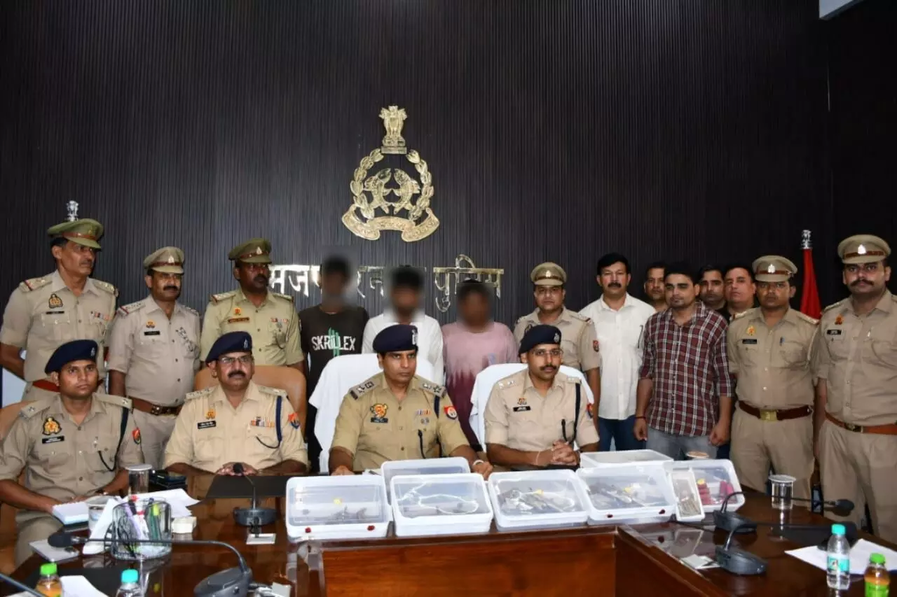 अवैध शस्त्र फैक्ट्री का भंडाफोड़- गुडवर्क करने वाली टीम को SSP का इनाम अवैध शस्त्र फैक्ट्री का भंडाफोड़- गुडवर्क करने वाली टीम को SSP का इनाम