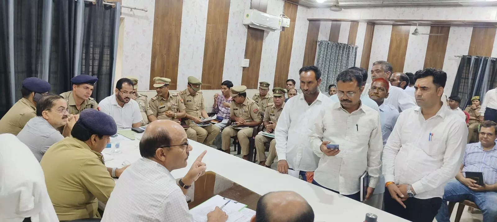 DM-SSP ने जनसमस्याओं को सुनकर त्वरित निस्तारण हेतु दिए निर्देश DM-SSP ने जनसमस्याओं को सुनकर त्वरित निस्तारण हेतु दिए निर्देश