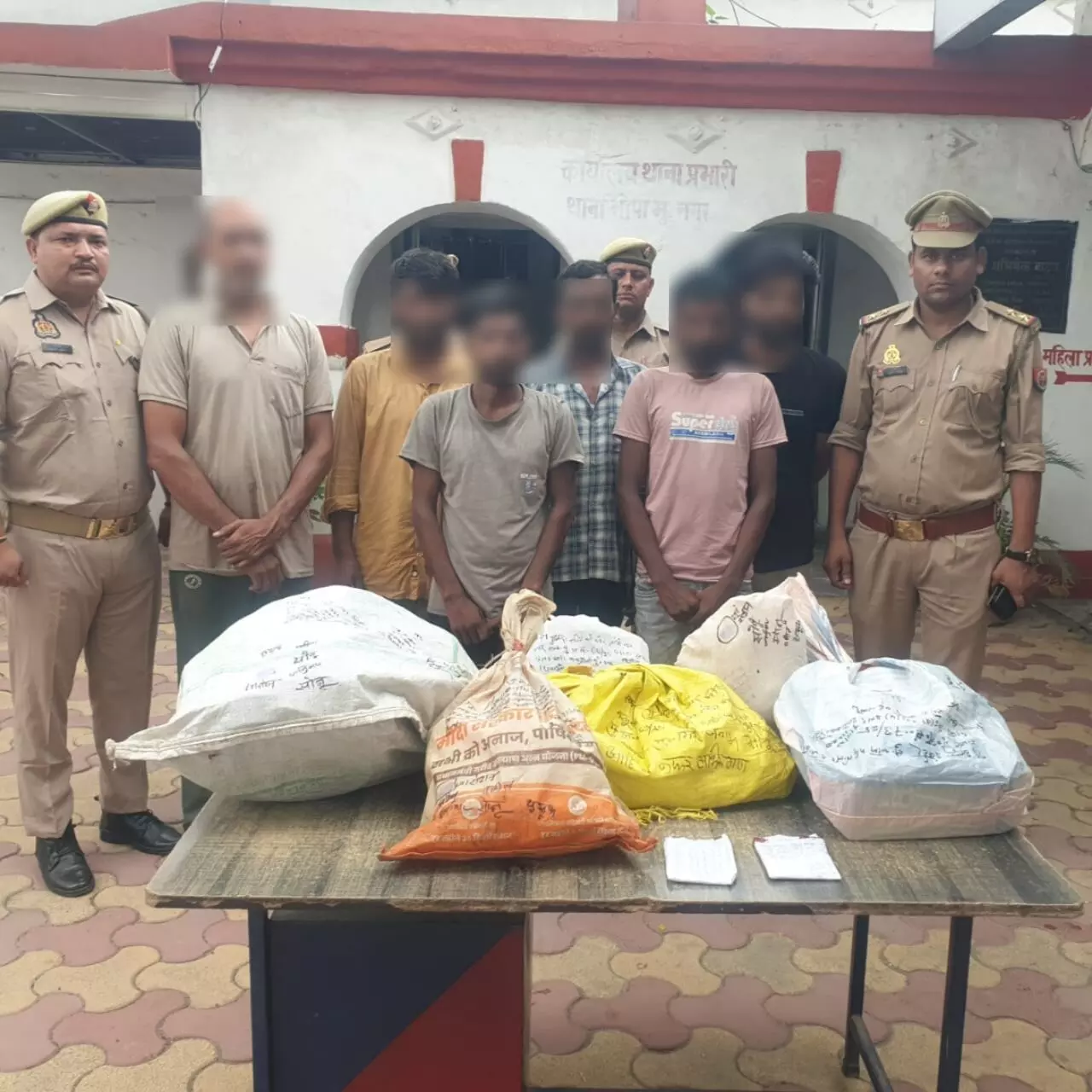 चोरी के मुकदमों का खुलासा- 6 अरेस्ट, माल किया गया बरामद चोरी के मुकदमों का खुलासा- 6 अरेस्ट, माल किया गया बरामद
