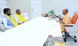 CM से भेंट- राजभर की आरक्षण के आधार पर पंचायत चुनाव कराने की मांग CM से भेंट- राजभर की आरक्षण के आधार पर पंचायत चुनाव कराने की मांग