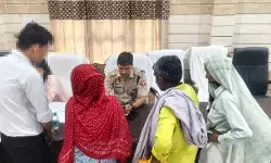 SP सिटी व SDM ने सुनी समस्याएं- साइबर ठगी के बारे में भी किया जागरूक SP सिटी व SDM ने सुनी समस्याएं- साइबर ठगी के बारे में भी किया जागरूक