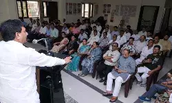 BJP कार्यालय पर मंत्री कपिलदेव ने की आगामी कार्यक्रमों पर रणनीतिक चर्चा BJP कार्यालय पर मंत्री कपिलदेव ने की आगामी कार्यक्रमों पर रणनीतिक चर्चा