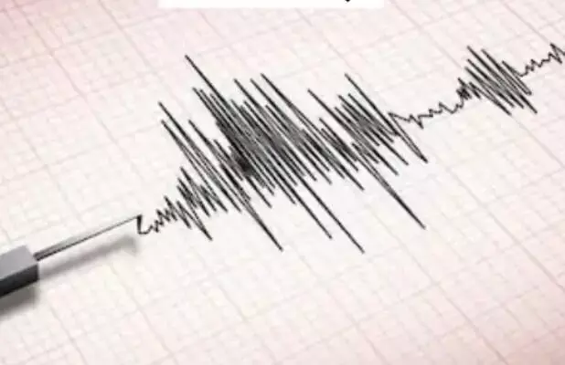 भूकंप के झटकों से हिले लोग- दहशत में घरों से निकल कर आए बाहर भूकंप के झटकों से हिले लोग- दहशत में घरों से निकल कर आए बाहर