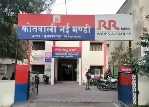 मीट कारोबारियों से हथियारों की नोंक पर लाखों की लूट- CCTV के सहारे.. मीट कारोबारियों से हथियारों की नोंक पर लाखों की लूट- CCTV के सहारे..