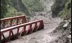 बादल फटने से पानी का सैलाब- बह गए पांच पुल- तीन पैदल पुल भी शामिल