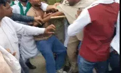 मोहर्रम के जुलूस में हंगामा- दो समुदाय में धक्का मुक्की- मौके पर.... मोहर्रम के जुलूस में हंगामा- दो समुदाय में धक्का मुक्की- मौके पर....