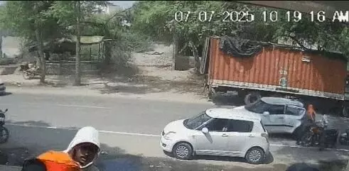 दिनदहाड़े कपड़ा कारोबारी का मर्डर- गाड़ी से उतरते ही मारी गोलियां .. दिनदहाड़े कपड़ा कारोबारी का मर्डर- गाड़ी से उतरते ही मारी गोलियां ..