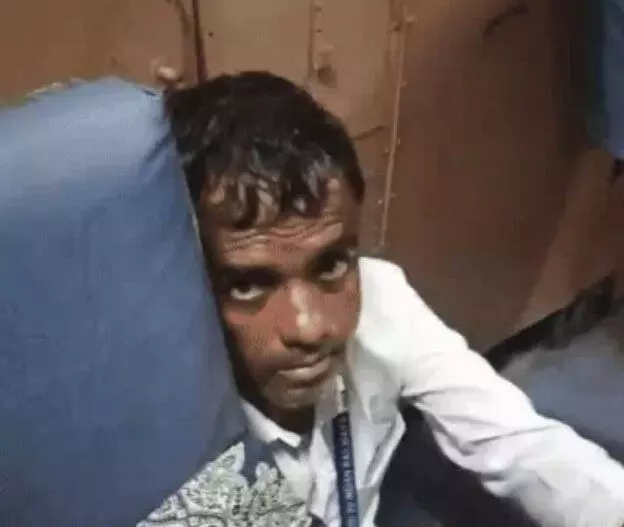 बिना गार्ड ट्रैक पर दौड़ती रही ट्रेन- निलंबित किया गया गार्ड बिना गार्ड ट्रैक पर दौड़ती रही ट्रेन- निलंबित किया गया गार्ड