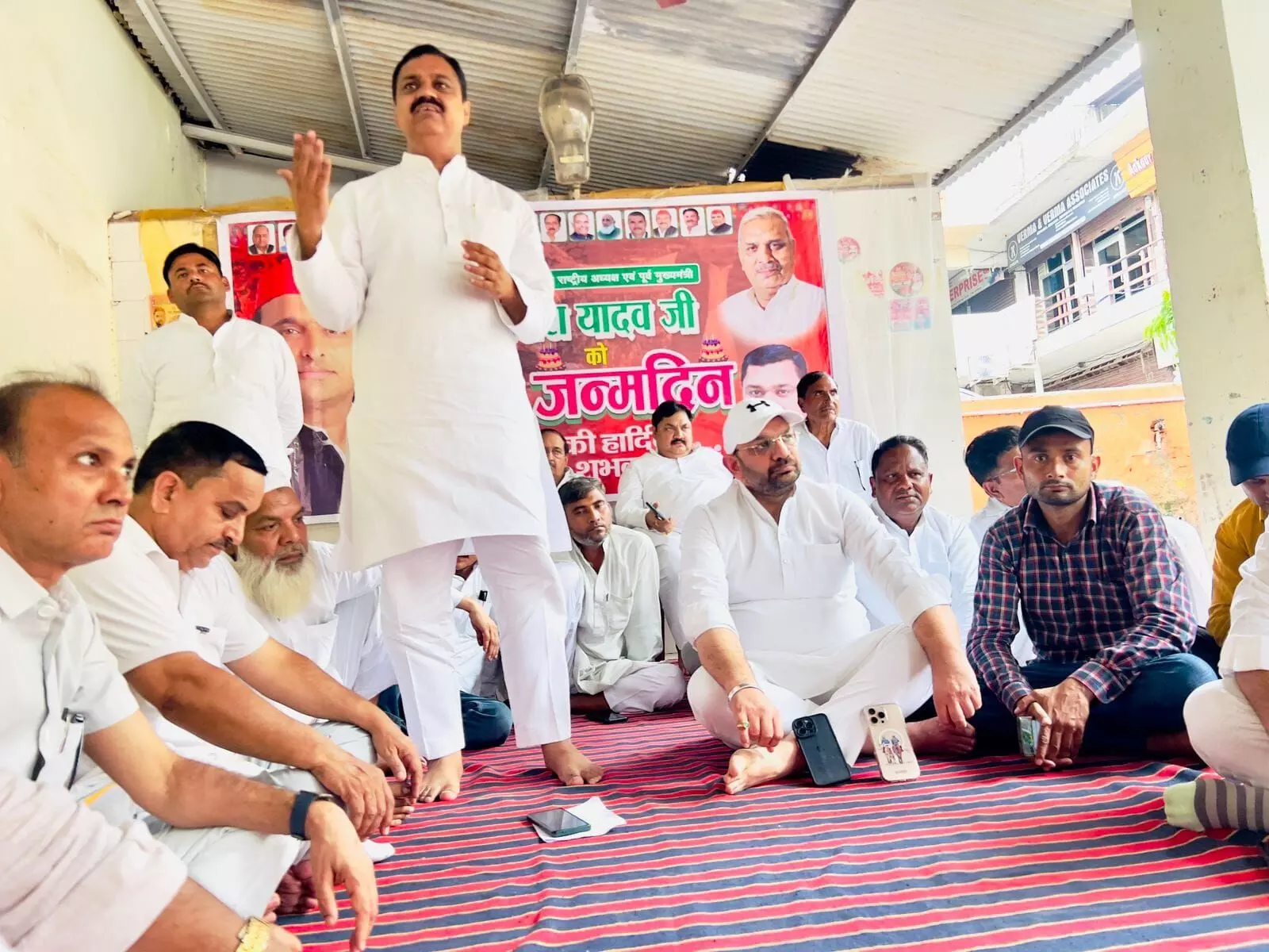 सपा की बैठक में बूथों की मजबूती एवं PDA कार्यक्रमों की सफलता पर जोर सपा की बैठक में बूथों की मजबूती एवं PDA कार्यक्रमों की सफलता पर जोर